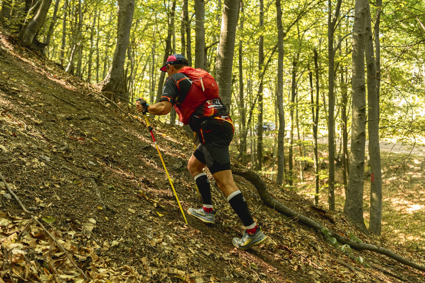 Există urcări… și există Panta lui Cosmin 😅
Când vezi semnul… pare ok.
1.32 km, 360+ diferență de nivel.
Apoi începi urcarea.
Și îți dai seama că Panta lui Cosmin nu e doar o pantă.
E un test de caracter. 💪🏼
Și da… toată lumea se întreabă același lucru:
“Cine l-a lăsat pe Cosmin să aleagă panta asta?” 🤣
Pe aici, la ZUT, alergarea se transformă rapid în:
🚶 power hiking
🧗 puțin alpinism
Dar partea frumoasă e că toți ajung sus.
Mai încet, mai repede… dar cu un zâmbet mare la final.
🔥 Vrei să o încerci și tu?
📍 Ne vedem la start la ZUT 2026 powered by @egointeriors.ro
🌐 Detalii & înscrieri: www.zut.run
📆 10-11-12 iulie 2026
👉 Tag prietenul care te-ar împinge pe ultimii metri ai pantei.
_________________
There are climbs… and then there’s... Panta lui Cosmin 😅
When you see the sign… it doesn’t look that bad.
1.32 km, 360+ meters of elevation gain.
Then you start the climb.
And you realize that Panta lui Cosmin isn’t just a climb.
It’s a test of character. 💪🏼
And yes… everyone asks the same question:
“Who let Cosmin choose this climb?” 🤣
Here at ZUT, running quickly turns into:
🚶 power hiking
🧗 a bit of mountaineering
But the beautiful part is that everyone reaches the top.
Slower or faster… but with a big smile at the end.
🔥 Want to try it yourself?
📍 See you at the start of ZUT 2026 powered by @egointeriors.ro
🌐 Details & registration: www.zut.run
📆 July 10–11–12, 2026
👉 Tag the friend who would push you through the last meters of the climb.