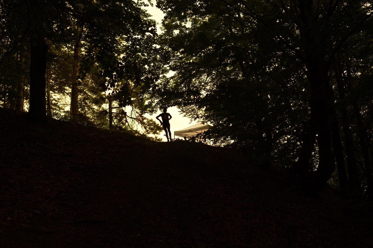 Există urcări… și există Panta lui Cosmin 😅
Când vezi semnul… pare ok.
1.32 km, 360+ diferență de nivel.
Apoi începi urcarea.
Și îți dai seama că Panta lui Cosmin nu e doar o pantă.
E un test de caracter. 💪🏼
Și da… toată lumea se întreabă același lucru:
“Cine l-a lăsat pe Cosmin să aleagă panta asta?” 🤣
Pe aici, la ZUT, alergarea se transformă rapid în:
🚶 power hiking
🧗 puțin alpinism
Dar partea frumoasă e că toți ajung sus.
Mai încet, mai repede… dar cu un zâmbet mare la final.
🔥 Vrei să o încerci și tu?
📍 Ne vedem la start la ZUT 2026 powered by @egointeriors.ro
🌐 Detalii & înscrieri: www.zut.run
📆 10-11-12 iulie 2026
👉 Tag prietenul care te-ar împinge pe ultimii metri ai pantei.
_________________
There are climbs… and then there’s... Panta lui Cosmin 😅
When you see the sign… it doesn’t look that bad.
1.32 km, 360+ meters of elevation gain.
Then you start the climb.
And you realize that Panta lui Cosmin isn’t just a climb.
It’s a test of character. 💪🏼
And yes… everyone asks the same question:
“Who let Cosmin choose this climb?” 🤣
Here at ZUT, running quickly turns into:
🚶 power hiking
🧗 a bit of mountaineering
But the beautiful part is that everyone reaches the top.
Slower or faster… but with a big smile at the end.
🔥 Want to try it yourself?
📍 See you at the start of ZUT 2026 powered by @egointeriors.ro
🌐 Details & registration: www.zut.run
📆 July 10–11–12, 2026
👉 Tag the friend who would push you through the last meters of the climb.