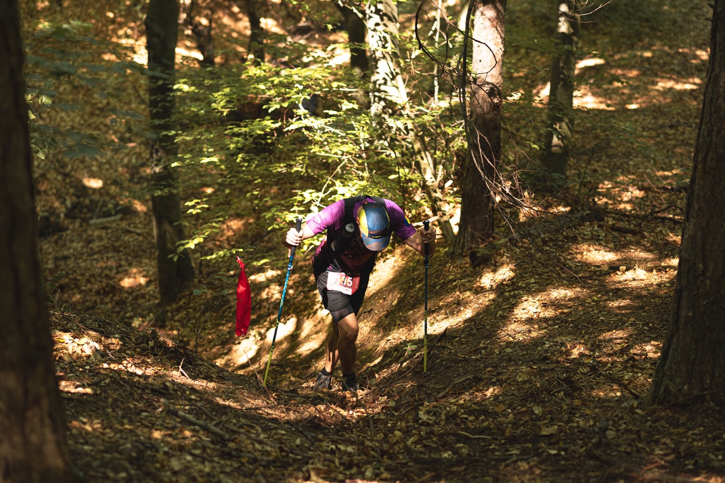 Există urcări… și există Panta lui Cosmin 😅
Când vezi semnul… pare ok.
1.32 km, 360+ diferență de nivel.
Apoi începi urcarea.
Și îți dai seama că Panta lui Cosmin nu e doar o pantă.
E un test de caracter. 💪🏼
Și da… toată lumea se întreabă același lucru:
“Cine l-a lăsat pe Cosmin să aleagă panta asta?” 🤣
Pe aici, la ZUT, alergarea se transformă rapid în:
🚶 power hiking
🧗 puțin alpinism
Dar partea frumoasă e că toți ajung sus.
Mai încet, mai repede… dar cu un zâmbet mare la final.
🔥 Vrei să o încerci și tu?
📍 Ne vedem la start la ZUT 2026 powered by @egointeriors.ro
🌐 Detalii & înscrieri: www.zut.run
📆 10-11-12 iulie 2026
👉 Tag prietenul care te-ar împinge pe ultimii metri ai pantei.
_________________
There are climbs… and then there’s... Panta lui Cosmin 😅
When you see the sign… it doesn’t look that bad.
1.32 km, 360+ meters of elevation gain.
Then you start the climb.
And you realize that Panta lui Cosmin isn’t just a climb.
It’s a test of character. 💪🏼
And yes… everyone asks the same question:
“Who let Cosmin choose this climb?” 🤣
Here at ZUT, running quickly turns into:
🚶 power hiking
🧗 a bit of mountaineering
But the beautiful part is that everyone reaches the top.
Slower or faster… but with a big smile at the end.
🔥 Want to try it yourself?
📍 See you at the start of ZUT 2026 powered by @egointeriors.ro
🌐 Details & registration: www.zut.run
📆 July 10–11–12, 2026
👉 Tag the friend who would push you through the last meters of the climb.