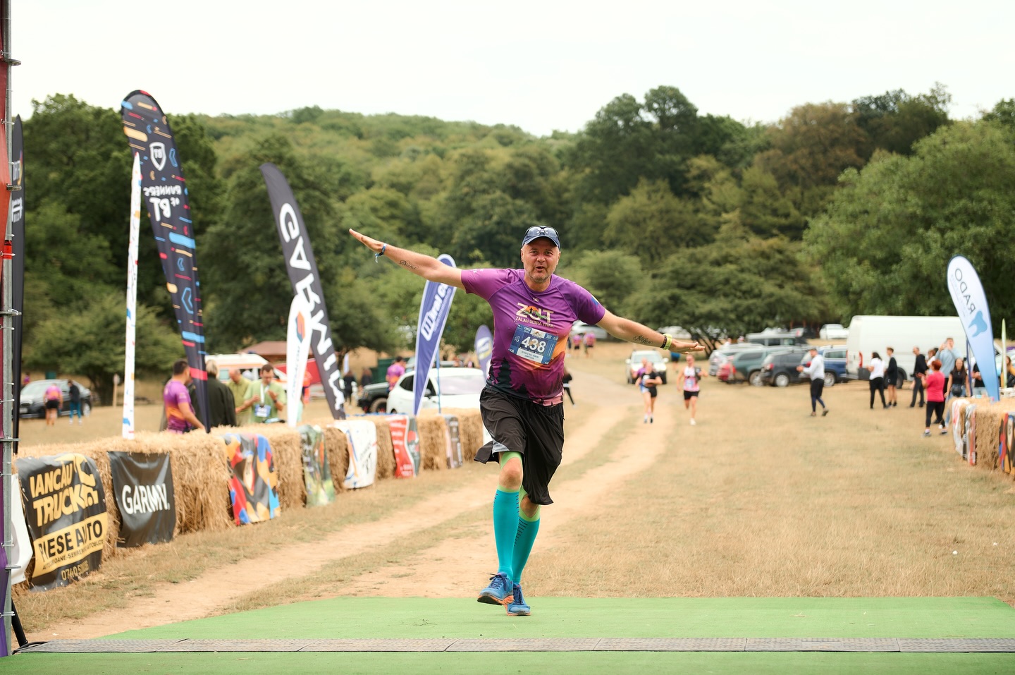 Finish-ul nu e doar o linie. E un început. 💛
La ZUT 2025 powered by EGOinteriors am văzut tot: performanță dusă la limită, primii pași pe trail, lacrimi care spun povești, râsete care se aud până în pădure, sărituri, tumbe și momente care nu se pot pune în cuvinte.
Am văzut copii care descoperă bucuria alergării.
Am văzut sportivi care își depășesc propriile limite.
Am văzut oameni care au venit pentru un timp… și au plecat cu o amintire pe viață.
Aici nu contează cât de repede ajungi. Contează că ai pornit.
La ZUT 2026 powered by EGOinteriors este loc pentru toată lumea — și va fi mereu.
Fie că vii pentru competiție, pentru experiență sau pur și simplu pentru tine, linia de finish te așteaptă la fel. 🙌🏻
Ne vedem la start?
🔗 Înscrieri: https://zut.run
-
The finish line isn’t just a line. It’s a beginning. 💛
At ZUT 2025 powered by EGOinteriors, we saw it all: performance pushed to the limit, first steps on the trail, tears that tell stories, laughter echoing through the forest, jumps, flips, and moments that simply can’t be put into words.
We saw kids discovering the joy of running.
We saw athletes pushing beyond their own limits.
We saw people who came for a moment… and left with a lifetime memory.
Here, it doesn’t matter how fast you finish. What matters is that you started.
At ZUT 2026 powered by EGOinteriors, there is a place for everyone — and there always will be.
Whether you come for the competition, the experience, or just for yourself, the finish line welcomes you the same way. 🙌🏻
See you at the start?
🔗 Registrations: https://zut.run