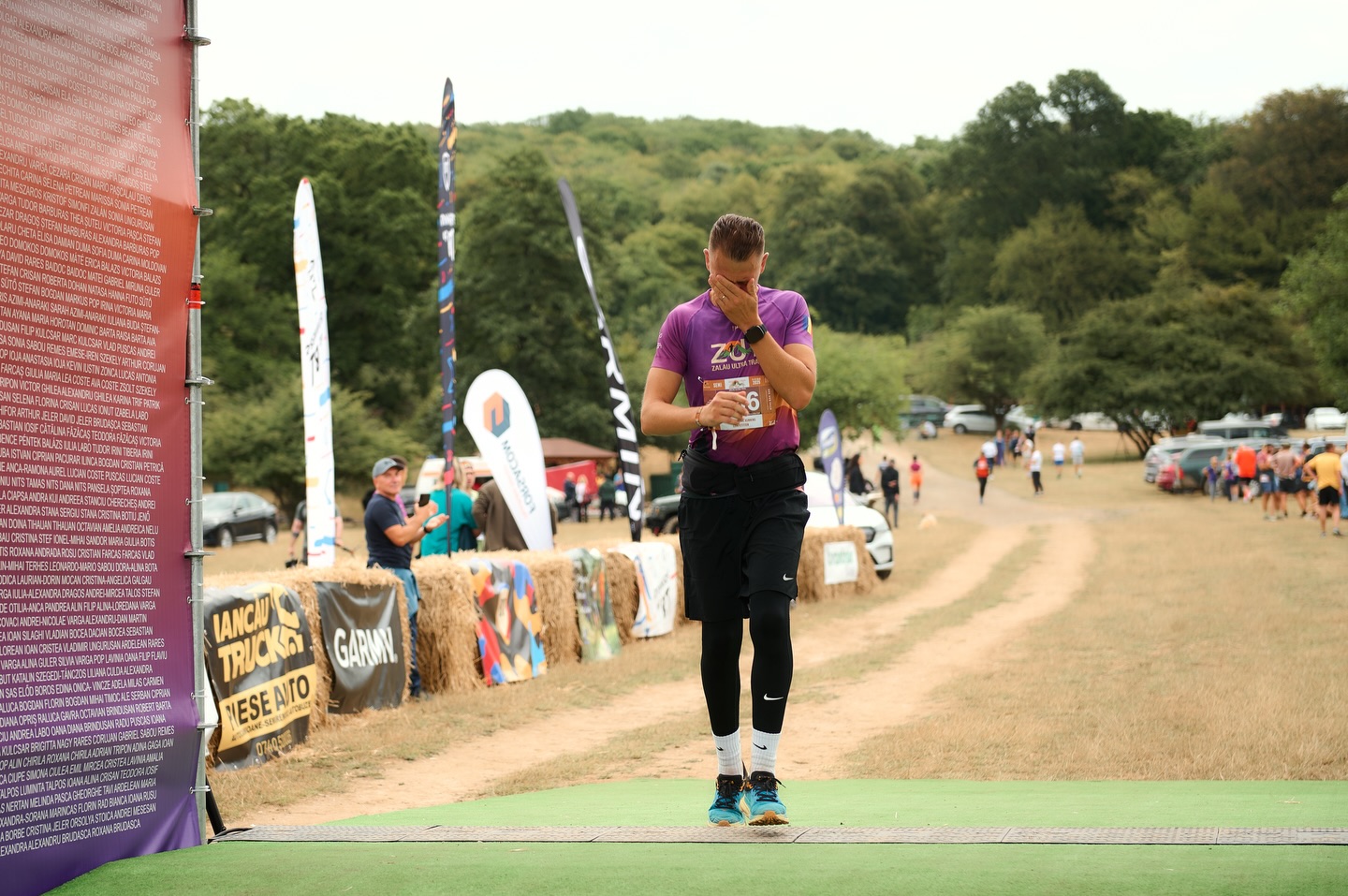 Finish-ul nu e doar o linie. E un început. 💛
La ZUT 2025 powered by EGOinteriors am văzut tot: performanță dusă la limită, primii pași pe trail, lacrimi care spun povești, râsete care se aud până în pădure, sărituri, tumbe și momente care nu se pot pune în cuvinte.
Am văzut copii care descoperă bucuria alergării.
Am văzut sportivi care își depășesc propriile limite.
Am văzut oameni care au venit pentru un timp… și au plecat cu o amintire pe viață.
Aici nu contează cât de repede ajungi. Contează că ai pornit.
La ZUT 2026 powered by EGOinteriors este loc pentru toată lumea — și va fi mereu.
Fie că vii pentru competiție, pentru experiență sau pur și simplu pentru tine, linia de finish te așteaptă la fel. 🙌🏻
Ne vedem la start?
🔗 Înscrieri: https://zut.run
-
The finish line isn’t just a line. It’s a beginning. 💛
At ZUT 2025 powered by EGOinteriors, we saw it all: performance pushed to the limit, first steps on the trail, tears that tell stories, laughter echoing through the forest, jumps, flips, and moments that simply can’t be put into words.
We saw kids discovering the joy of running.
We saw athletes pushing beyond their own limits.
We saw people who came for a moment… and left with a lifetime memory.
Here, it doesn’t matter how fast you finish. What matters is that you started.
At ZUT 2026 powered by EGOinteriors, there is a place for everyone — and there always will be.
Whether you come for the competition, the experience, or just for yourself, the finish line welcomes you the same way. 🙌🏻
See you at the start?
🔗 Registrations: https://zut.run