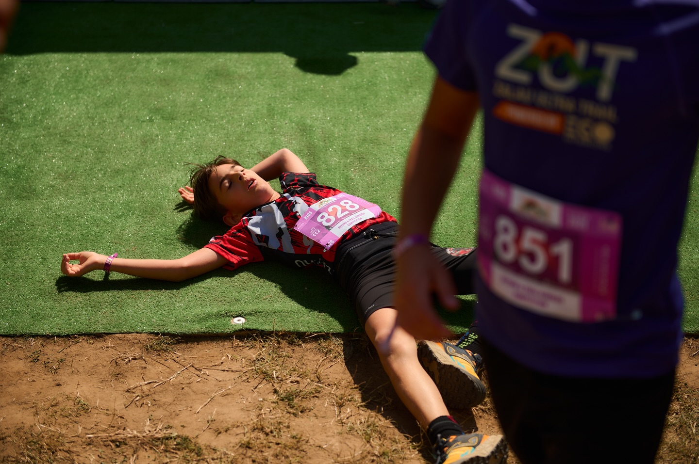 Finish-ul nu e doar o linie. E un început. 💛
La ZUT 2025 powered by EGOinteriors am văzut tot: performanță dusă la limită, primii pași pe trail, lacrimi care spun povești, râsete care se aud până în pădure, sărituri, tumbe și momente care nu se pot pune în cuvinte.
Am văzut copii care descoperă bucuria alergării.
Am văzut sportivi care își depășesc propriile limite.
Am văzut oameni care au venit pentru un timp… și au plecat cu o amintire pe viață.
Aici nu contează cât de repede ajungi. Contează că ai pornit.
La ZUT 2026 powered by EGOinteriors este loc pentru toată lumea — și va fi mereu.
Fie că vii pentru competiție, pentru experiență sau pur și simplu pentru tine, linia de finish te așteaptă la fel. 🙌🏻
Ne vedem la start?
🔗 Înscrieri: https://zut.run
-
The finish line isn’t just a line. It’s a beginning. 💛
At ZUT 2025 powered by EGOinteriors, we saw it all: performance pushed to the limit, first steps on the trail, tears that tell stories, laughter echoing through the forest, jumps, flips, and moments that simply can’t be put into words.
We saw kids discovering the joy of running.
We saw athletes pushing beyond their own limits.
We saw people who came for a moment… and left with a lifetime memory.
Here, it doesn’t matter how fast you finish. What matters is that you started.
At ZUT 2026 powered by EGOinteriors, there is a place for everyone — and there always will be.
Whether you come for the competition, the experience, or just for yourself, the finish line welcomes you the same way. 🙌🏻
See you at the start?
🔗 Registrations: https://zut.run