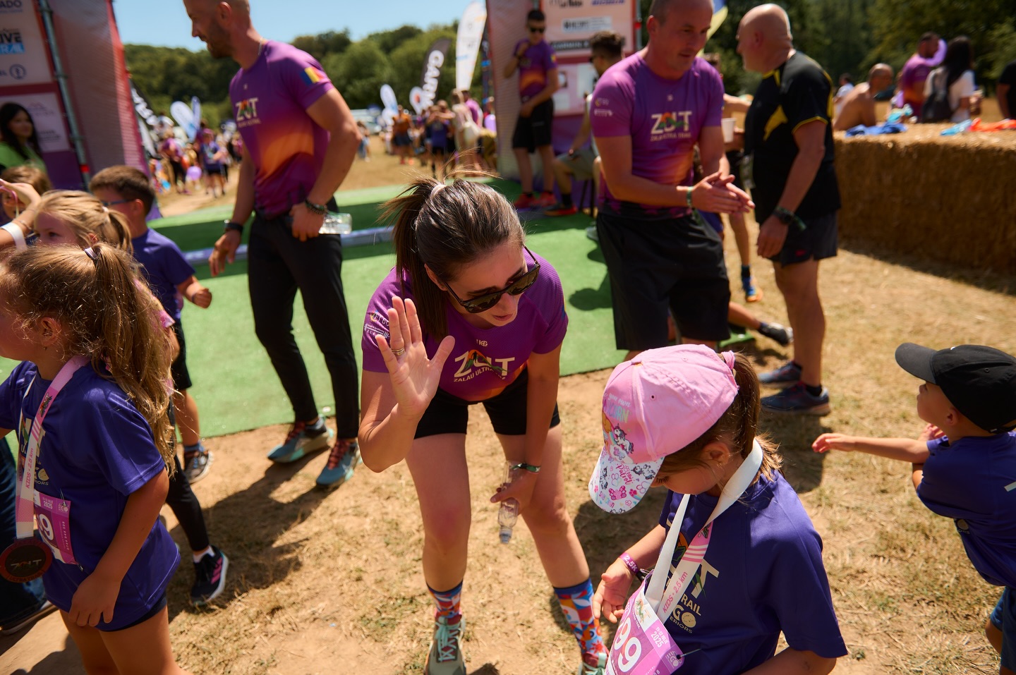 Finish-ul nu e doar o linie. E un început. 💛
La ZUT 2025 powered by EGOinteriors am văzut tot: performanță dusă la limită, primii pași pe trail, lacrimi care spun povești, râsete care se aud până în pădure, sărituri, tumbe și momente care nu se pot pune în cuvinte.
Am văzut copii care descoperă bucuria alergării.
Am văzut sportivi care își depășesc propriile limite.
Am văzut oameni care au venit pentru un timp… și au plecat cu o amintire pe viață.
Aici nu contează cât de repede ajungi. Contează că ai pornit.
La ZUT 2026 powered by EGOinteriors este loc pentru toată lumea — și va fi mereu.
Fie că vii pentru competiție, pentru experiență sau pur și simplu pentru tine, linia de finish te așteaptă la fel. 🙌🏻
Ne vedem la start?
🔗 Înscrieri: https://zut.run
-
The finish line isn’t just a line. It’s a beginning. 💛
At ZUT 2025 powered by EGOinteriors, we saw it all: performance pushed to the limit, first steps on the trail, tears that tell stories, laughter echoing through the forest, jumps, flips, and moments that simply can’t be put into words.
We saw kids discovering the joy of running.
We saw athletes pushing beyond their own limits.
We saw people who came for a moment… and left with a lifetime memory.
Here, it doesn’t matter how fast you finish. What matters is that you started.
At ZUT 2026 powered by EGOinteriors, there is a place for everyone — and there always will be.
Whether you come for the competition, the experience, or just for yourself, the finish line welcomes you the same way. 🙌🏻
See you at the start?
🔗 Registrations: https://zut.run