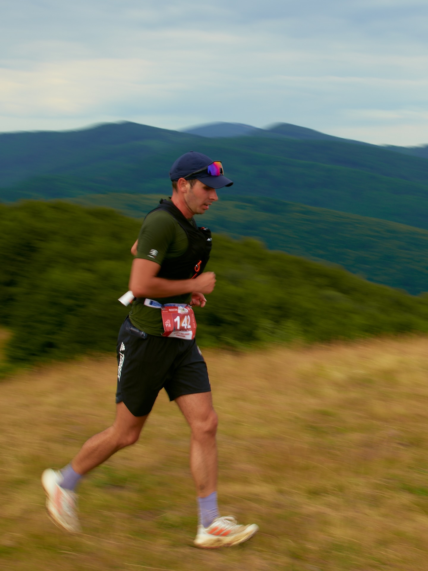 De ce alergătorii iubesc ZUT? ✨
Dincolo de kilometri și diferență de nivel, e vorba despre locurile acestea care îți taie respirația și despre momentele în care te oprești doar ca să faci o poză. Sălajul are peisaje mai pitorești și poteci mai surprinzătoare decât ar părea.
E vorba despre comunitate, despre traseele care combină pădurea cu pante solicitante și peisaje care își odihnesc ochii și sufletul. Despre zâmbetul pe care îl ai când până și echipele foto video te încurajează, despre satisfacția de a cuceri Meseșul împreună.
Zalău Ultra Trail îți oferă totul: păduri superbe, panorame epice și o organizare de nota 10. Lasă-te inspirat de imaginile de anul trecut și vino să îți scrii propria poveste.
Înscrie-te ca să fii sigur că faci parte din vibe-ul ZUT powered by EGOinteriors anul acesta!
🌐 Detalii & înscrieri: www.zut.run
📆 10-12 iulie 2026
Why do runners love ZUT? ✨
Beyond the miles and the elevation gain, it’s about those breathtaking spots and the moments where you just have to stop for a photo. Sălaj holds more picturesque landscapes and surprising trails than meets the eye.
It’s about community; about routes that blend deep forests with demanding climbs and scenery that rests both your eyes and your soul. It’s about that smile you get when even the photo and video crews are cheering you on, and the shared satisfaction of conquering the Meseș Mountains together.
Zalău Ultra Trail offers it all: stunning forests, epic panoramas, and top-tier organization. Let last year’s memories inspire you—come and write your own story.
Register now to ensure your spot in the ZUT powered by EGOinteriors vibe this year! 🏁
🌐 Details & registration: www.zut.run