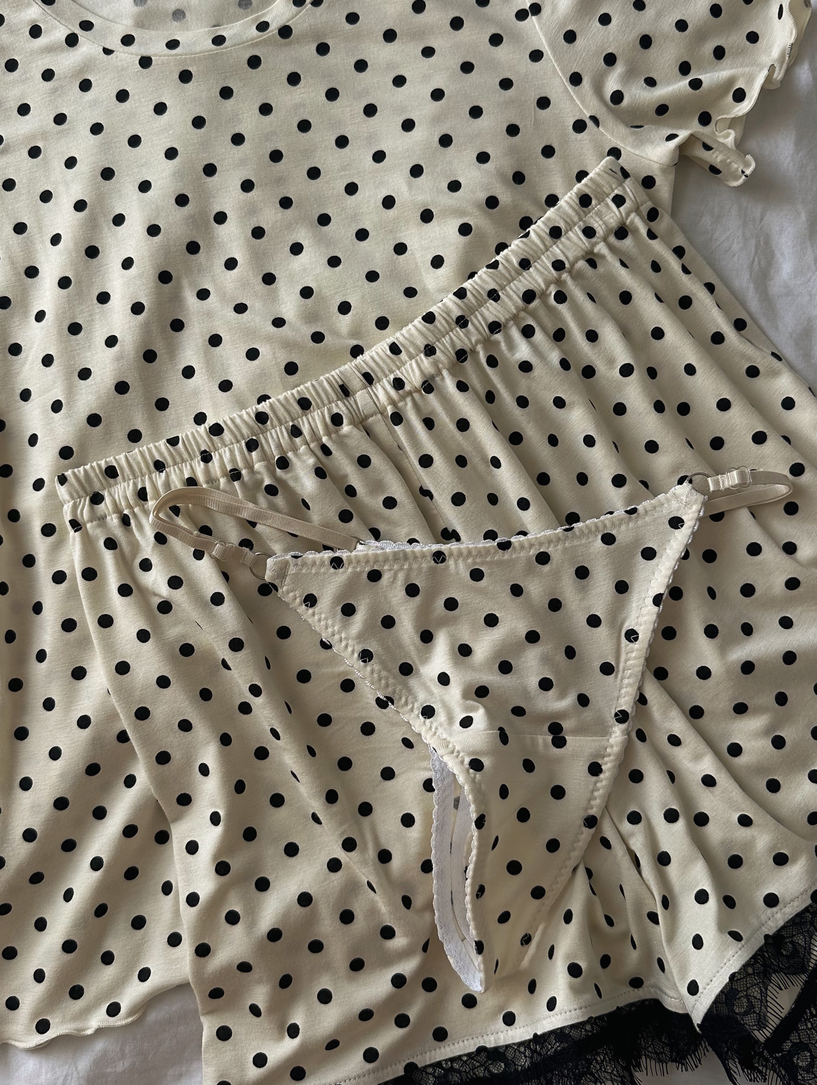 Bulinele au revenit
în cea mai feminină versiune a colecției noastre Loungewear ✨